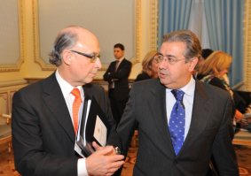 Juan Ignacio Zoido y Cristobal Montoro, antes del pleno de la CNAL