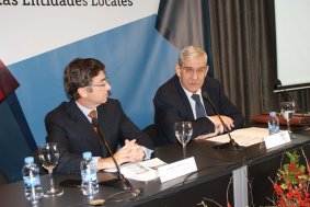 El Delegado Gobierno para el Plan Nacional sobre Drogas, con el Secretario General de la FEMP El Delegado Gobierno para el Plan Nacional sobre Drogas, con el Secretario General de la FEMP