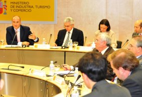 El Presidente de la FEMP, Pedro Castro, participó en l cumbre del vehículo eléctrico