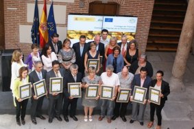 Los galardonados posan al finalizar el acto