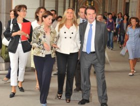Las Ministras Elena espinosa y Trinidad Jiménez, junto a Abel Caballero, durante la inauguración de una de las exposiciones de la Semana